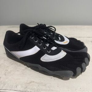 Vibram FiveFingers M338 Mens Shoes Black/White, EU - Sz. M45 (US 11-11.5)